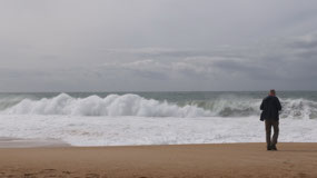 Nazare - walk to the water and the waves