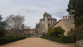 Tomar - courtyard with church