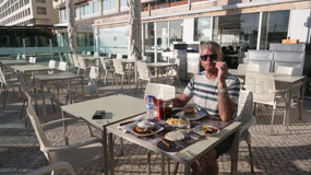 Costa da Caparica - going out for supper