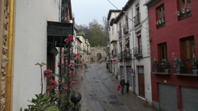 Alhambra - walking up via Puerto de las Granadas