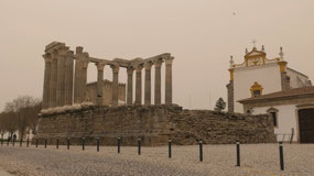 Evora - Jardim Diana with the roman ruins