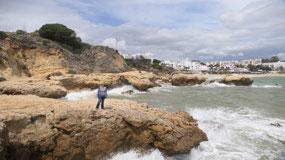 Praia da Oura - more rock outcroppings
