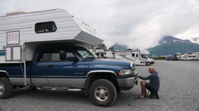 Valdez - cleaning the truck