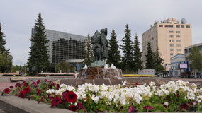 Fairbanks - Golden Heart Plaza