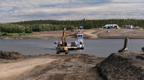 Dempster Hwy - the cute little ferry