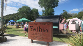 Pahia - at the market