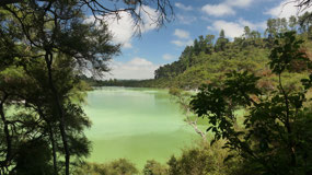 Wai-o-tapu - super green!!!
