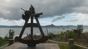 Cooks Beach - Cooks Memorial