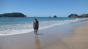 Hahei beach - walk along the beach