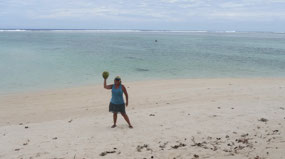 Rarotonga - here are coconuts