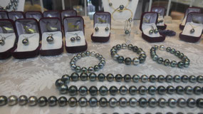 Rarotonga - black pearls of Cook island