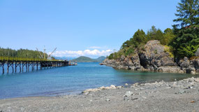 Friendly cove - relaxing along the beach