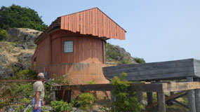 Ford Rodd Hill NHS - the fisherhut - search light