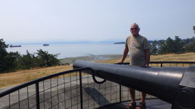 Ford Rodd Hill NHS - with the big gun