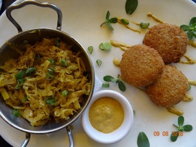 crab cakes and slaw