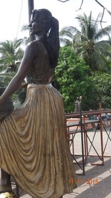 statue