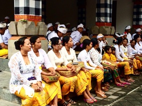 The beautiful ladies dressed at the festival 