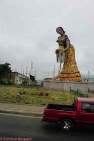 Statue of lady making a Panama Hat