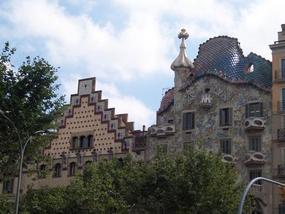Contrast among houses on Block of Discord
