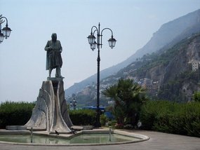 Amalfi's favorite son who "invented" compass