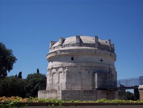Mausoleum di Teodorico was outside of old town