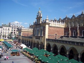 14th c. Cloth Hall divides Rynek Glowny in 2