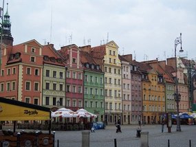 After WW2 many bldgs got Renaissance facades