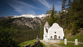 Church in Nassereith ... just 50m from our hotel