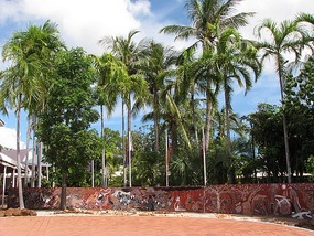 the wall in front of Hotel