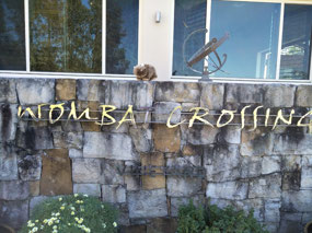 Grumbli at the sign