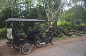 Tuk Tuk at Ta Sohm