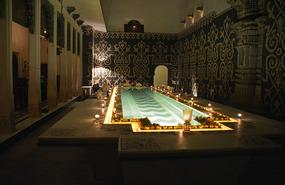 the extraordinary jacuzzi table at night!