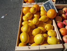 La Tour d'Aigues Market 5 fresh fruit