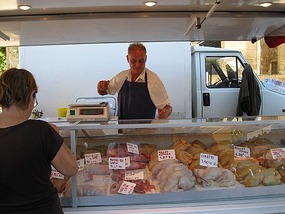 La Tour d'Aigues Market