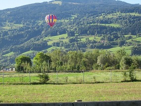 Balloonist  toward Mont Blanc
