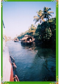 I wish I was staying on that houseboat !!