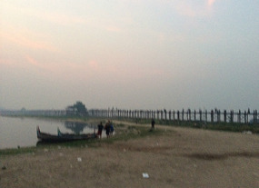 Sunrise in U Bein Bridge 