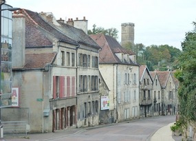 Road into montbard