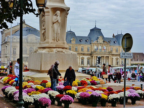 Flower stall by War memorial