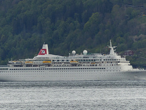 Cruise ship