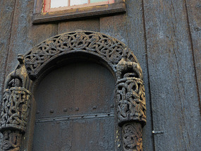 Carving round door