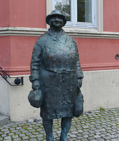 She was ladies maid who became bag lady