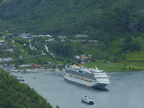 Costa cruise ship- many passengers?