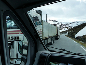 Following his Satnav into the snow road!!