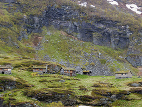 Level plateau- old huts