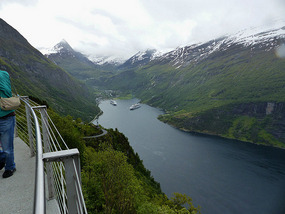 Viewpoint on way down-gerainger fjord