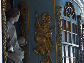 detail-royal box