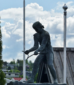 Statue on bridge