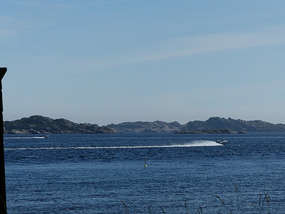 Speed boat