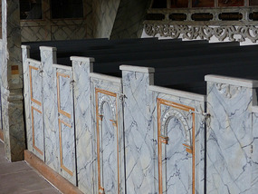 pews